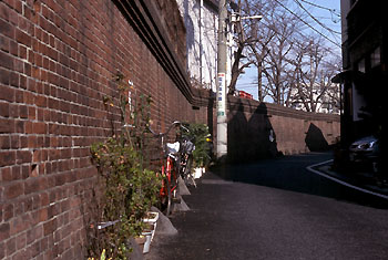 千住製絨所の煉瓦塀