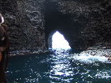 Sea Cave の中から外海からの入り口を眺めて