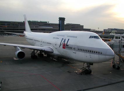 JL1080に乗る頃には日も沈んでいた