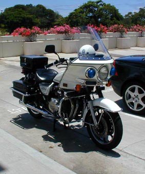 駐車場内で見かけたKawasaki POLICE1000