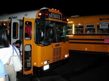 帰りはスクールバスでした