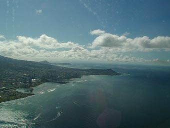 エアボーン中の機内からワイキキを望む