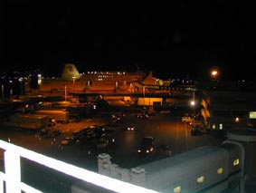 大洗FT 奥に見えるのは、苫小牧便に統合が決まった室蘭行き「ばるな」