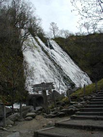 別名「双美の滝」