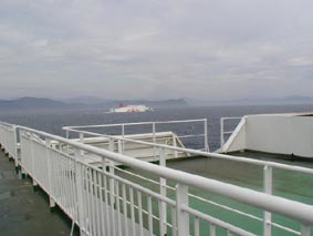 宮城沖で、さんふらわぁ みととすれ違う