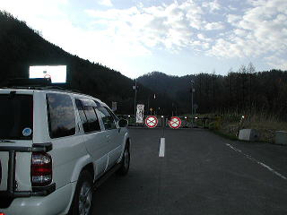 まだ冬季閉鎖中