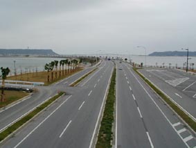 海中道路ロードパークより平安座島を望む