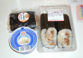 タコライス太巻きとポーク玉子おにぎりとブルーシールカップアイス