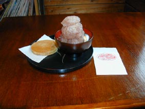 富士屋ぜんざい¥290 塩せんべいが1枚付いてきます