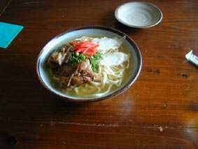 すんげぇデカイ「ソーキ」食べ応えあり!