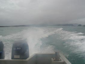 久米島がどんどん遠ざかる