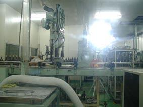 ここでビンに栓がされます♪