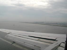 羽田空港へアプローチ中