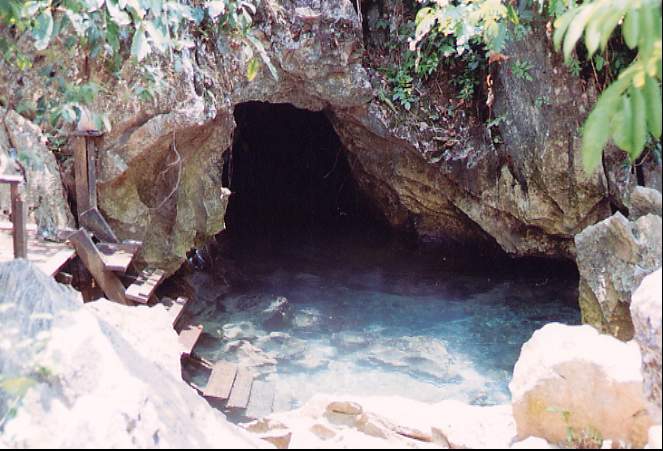 swimming spot in vang vieng